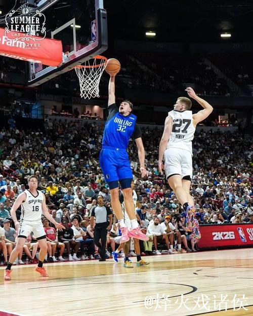 弗拉格左手突破上篮得分，首节高效砍下14分2篮板2助攻