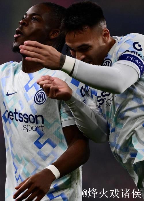 劳塔罗传射助国米2-1热那亚登顶意甲榜首